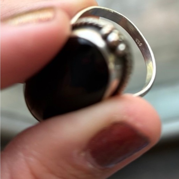 Elegant Black onyx Oval Ring - Picture 3 of 4